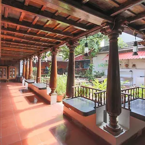 Bed & Breakfast Rossitta Wood Castle, Kochi